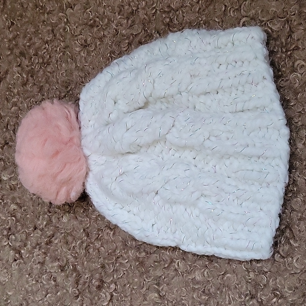White winter kids hat with pink bubo